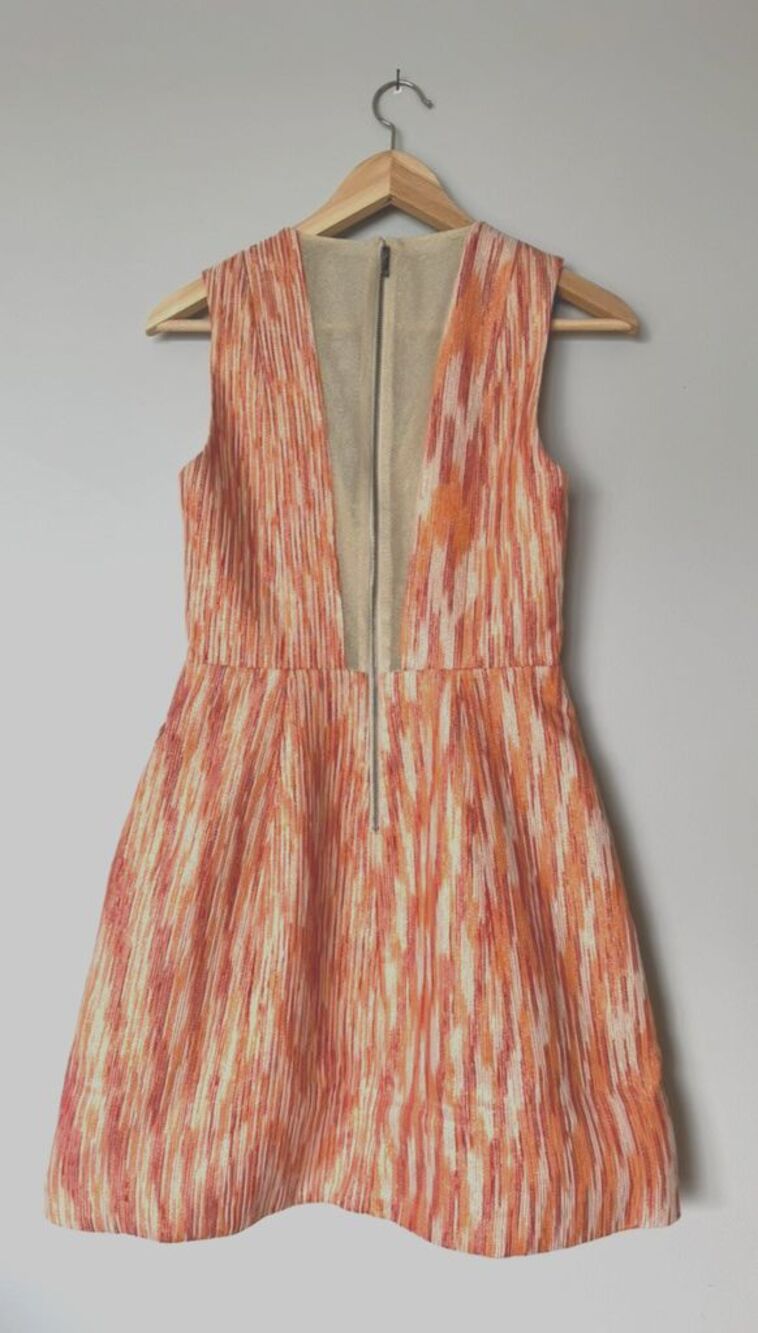 Alice + Olivia Pacey Coral Sunset Lantern Sleeveless A-line V Neck Dress 2 - Picture 5 of 8